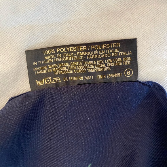 Art of the Scarf Tie Rack- London Landmarks Design, Measures 34” X 34” - Picture 8 of 8